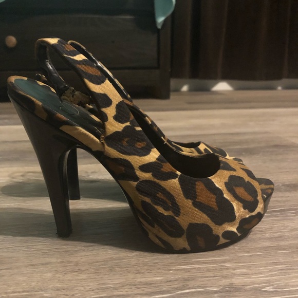 Shoes - Cheetah high heels